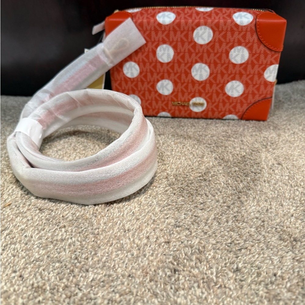 Jeanie Small Polka Dot Signature Logo Trunk Crossbody Bag - Picture 3 of 4